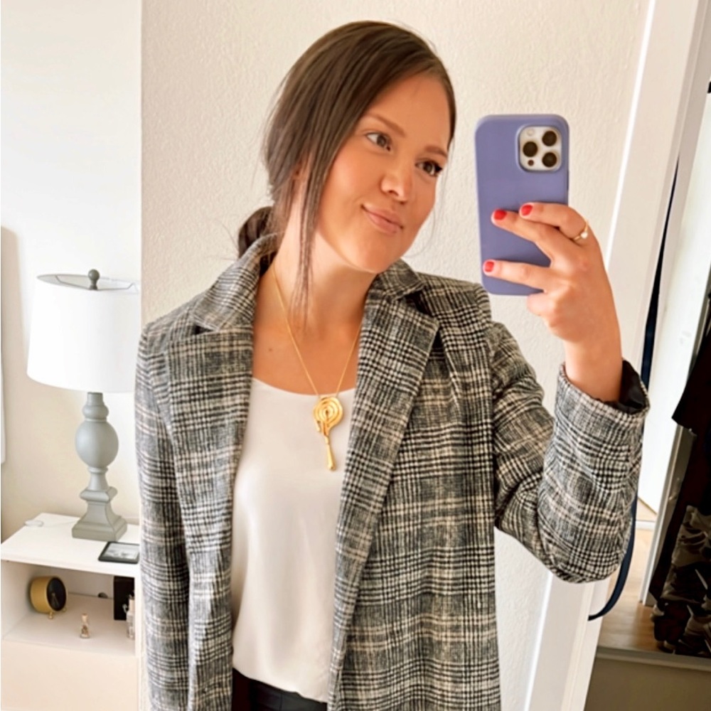 Meet your Posher, Debora